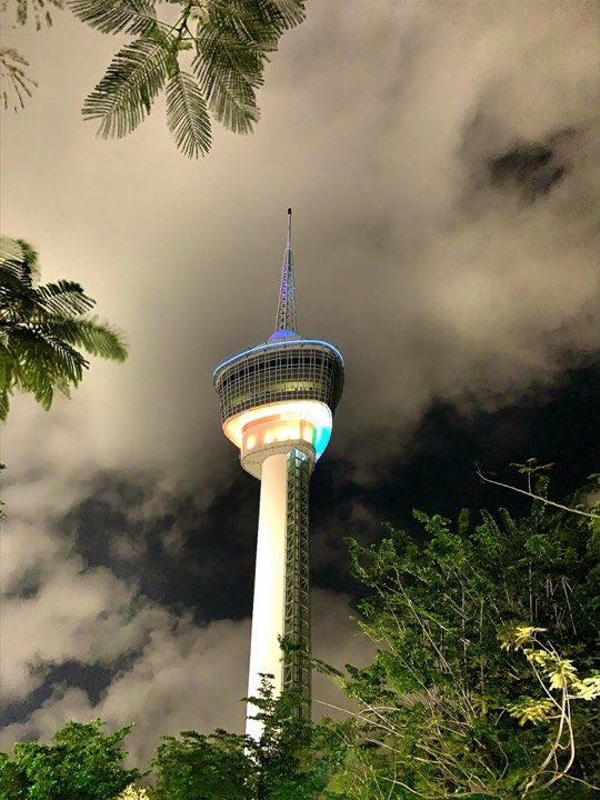 Menara Kuantan 188 pada waktu malam