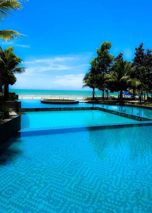 Fasiliti Timurbay Kuantan - Kemudahan homestay termasuk kolam renang, pantai, dan kawasan rekreasi